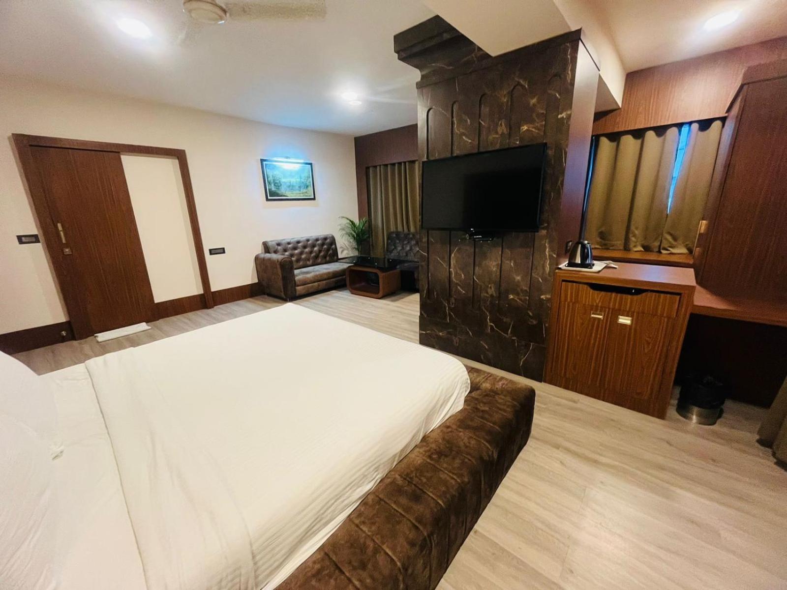 Hotel Rajmahal Guwahati Exterior foto