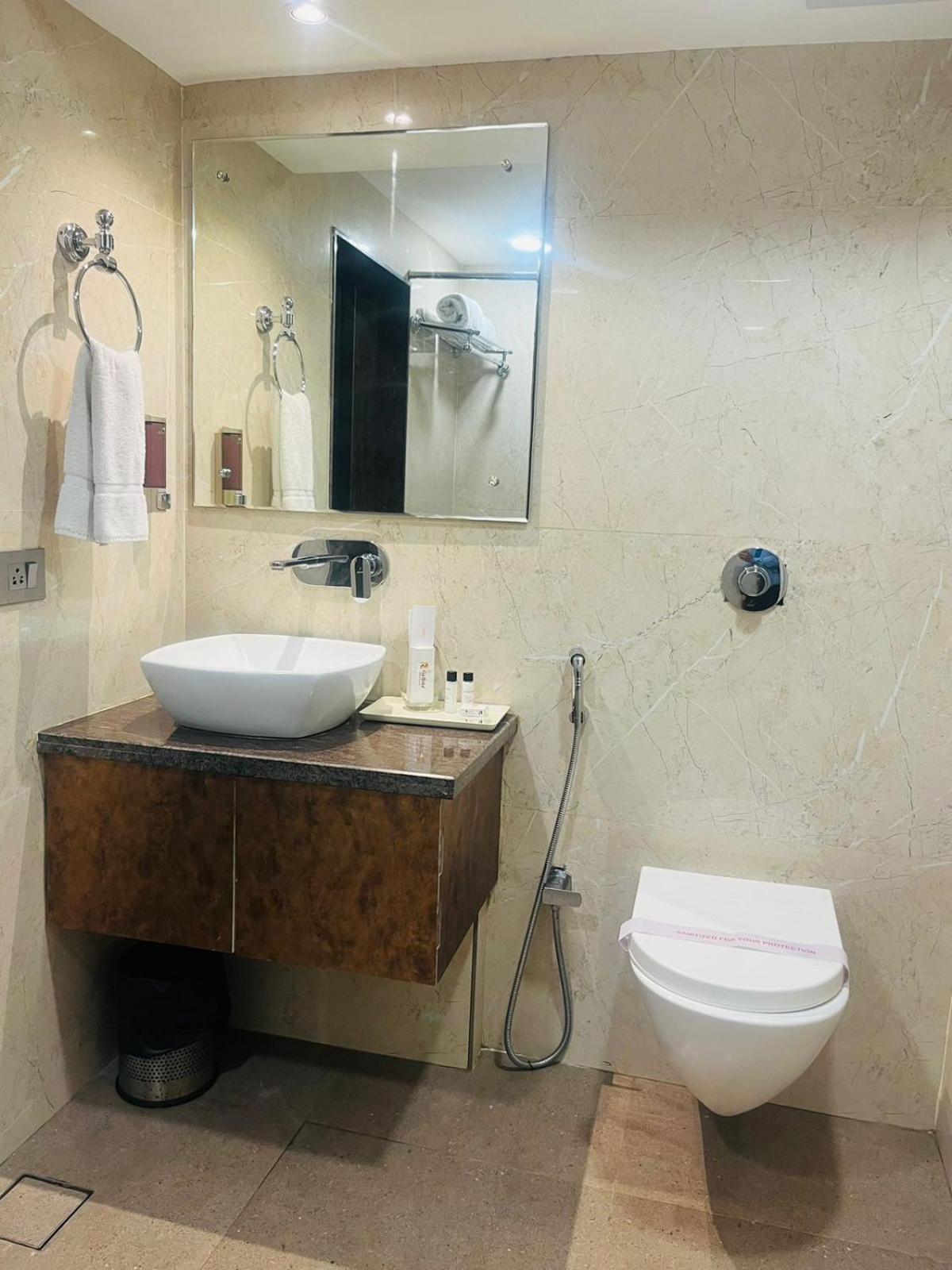 Hotel Rajmahal Guwahati Exterior foto